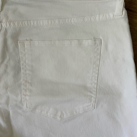 GAP WHITE JEAN BERMUDA SHORTS SIZE 32 - Picture 4 of 6